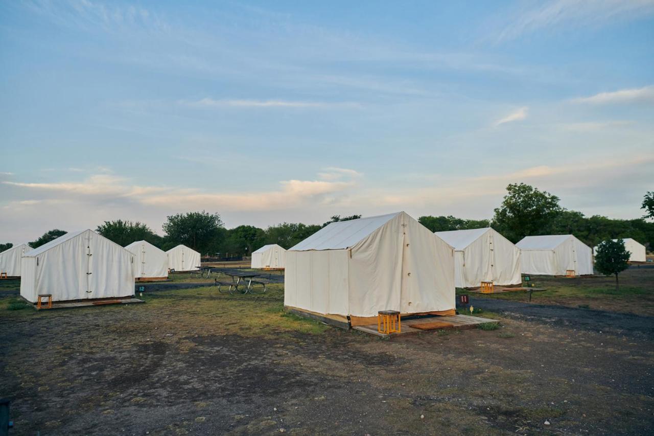 El Cosmico Villa Marfa Luaran gambar